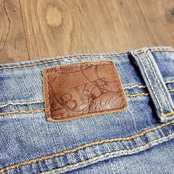 BKE Jeans Womens 27  "Harper" Denim Cropped Distressed Embroidered Medium Wash - Picture 7 of 7